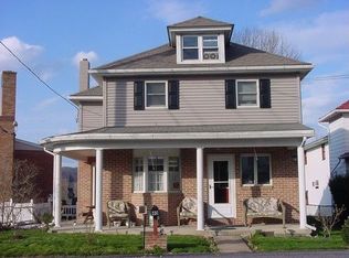 40 E Main St, Reinholds, PA 17569