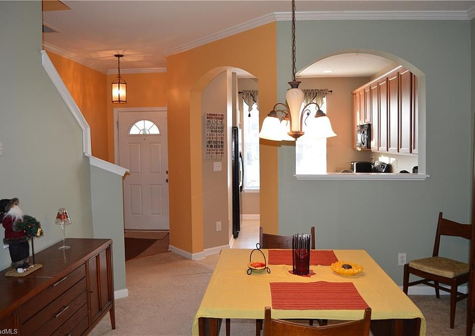 1st image of 15 Cobble Ln