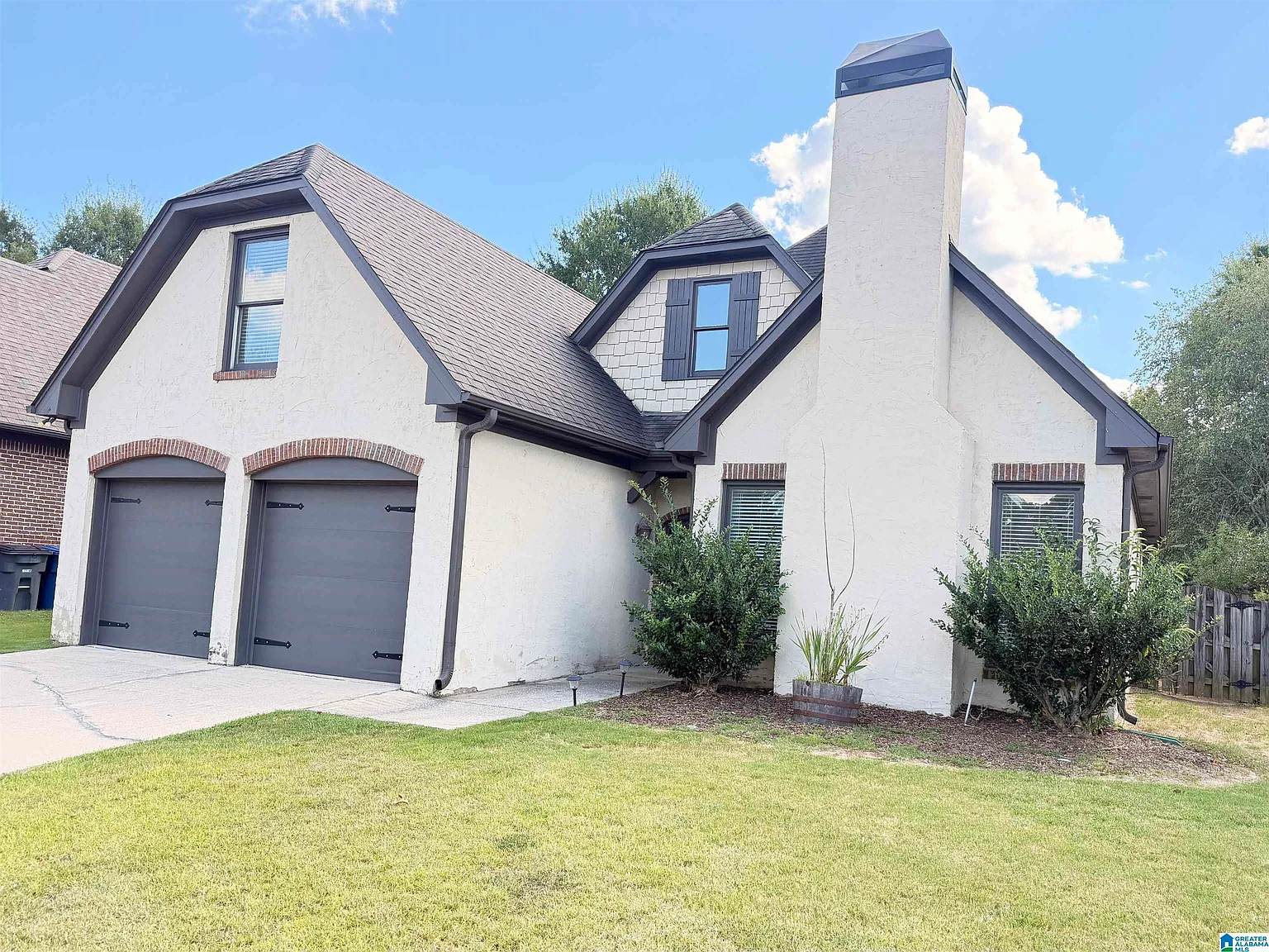 4 bed, 2.0 bath, 2010 sqft, $2,850 — Photo 2
