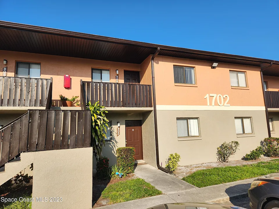 1702 University Ln #806