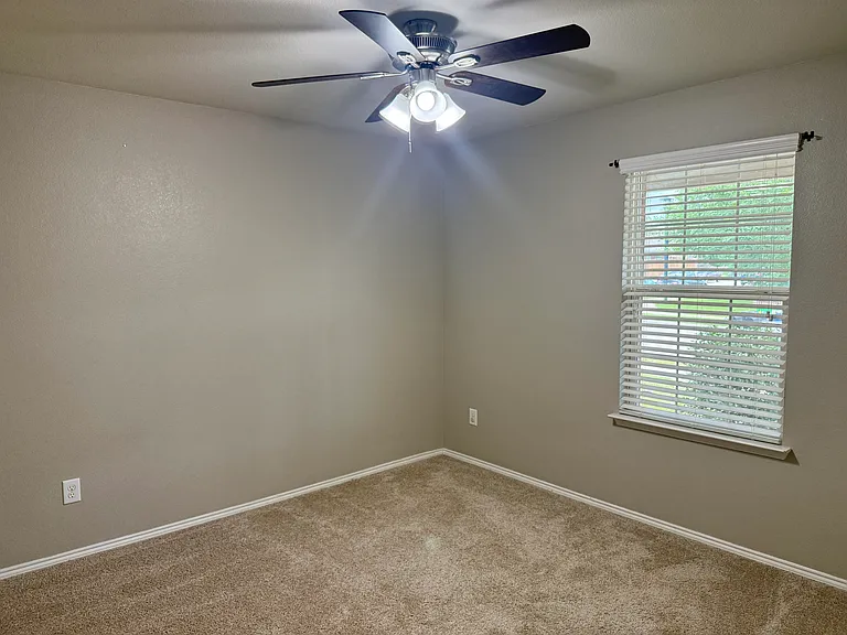 1804 Gayla Creek Dr — Photo 21