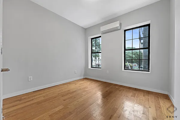 Rented by ERNY LLC | media 9