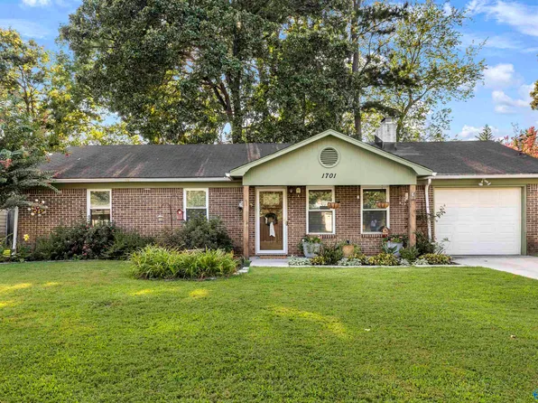 1701 Saginaw Ln SW, Decatur, AL 35603