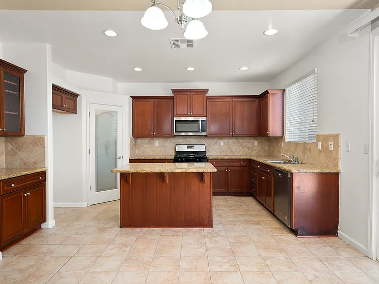 241 Picasso Cir — Photo 45