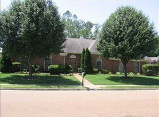 9055 Park Crest Dr, Cordova, TN 38016