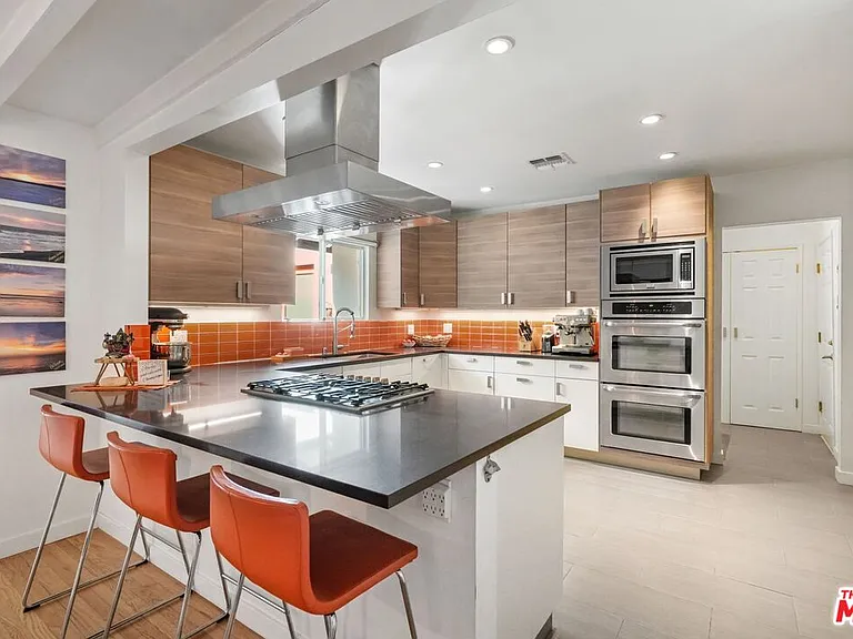 5507 Van Noord Ave — Photo 5