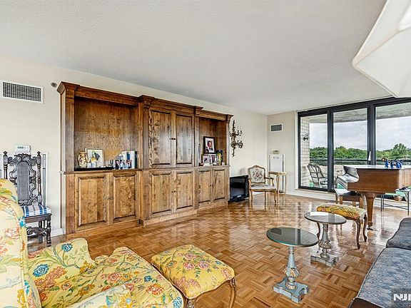 4th image of 900 Palisade Avenue #4F