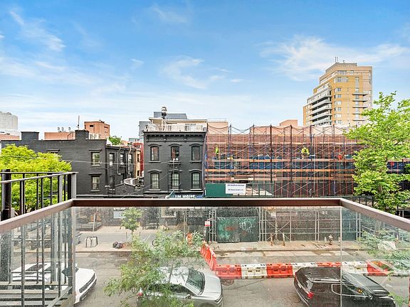 4th image of 193 Bedford Ave #4I