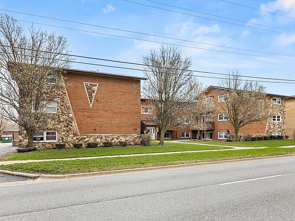 2nd image of 10747 S Harlem Ave APT B3