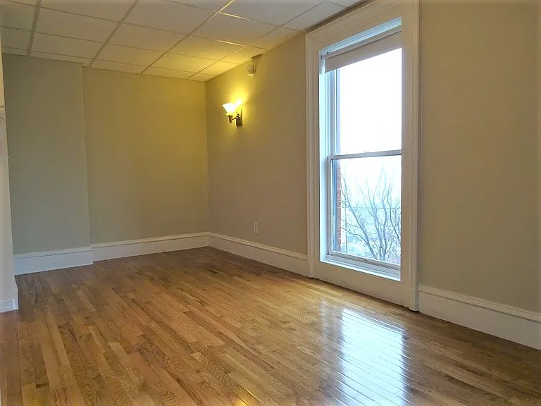 77 Danforth St #5 — Photo 4