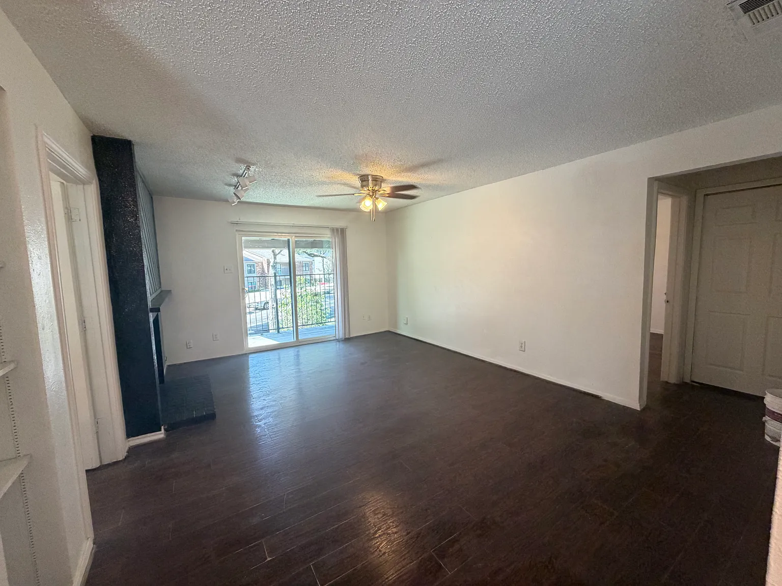 2 bed, 950 sqft, $1,350 — Photo 4