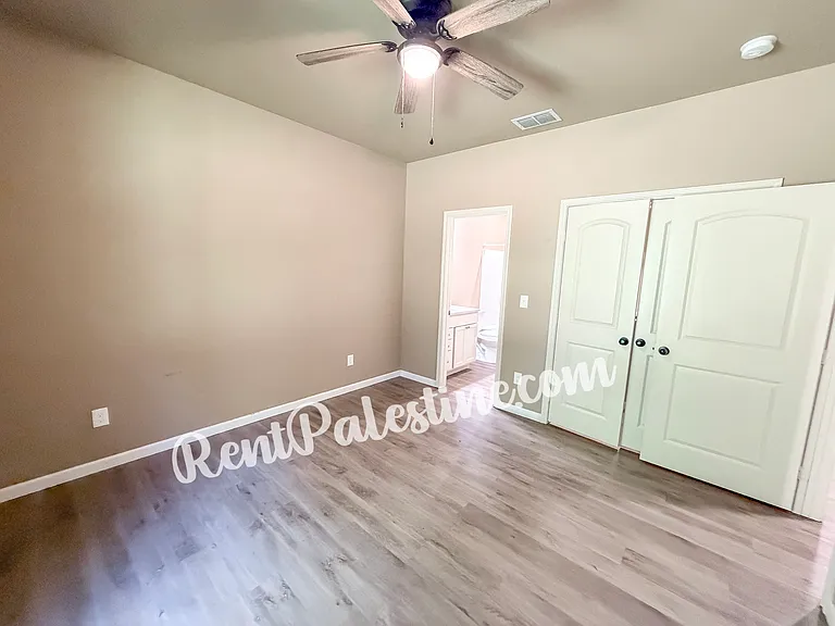 1305 Cummins St #1321 — Photo 8