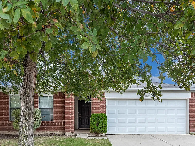 1100 Greenbend Dr — Photo 1