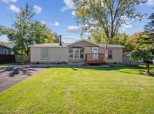 5836 Iroquois Dr, Howell, MI 48843