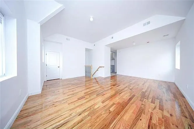 136 Beach St #2R — Photo 2