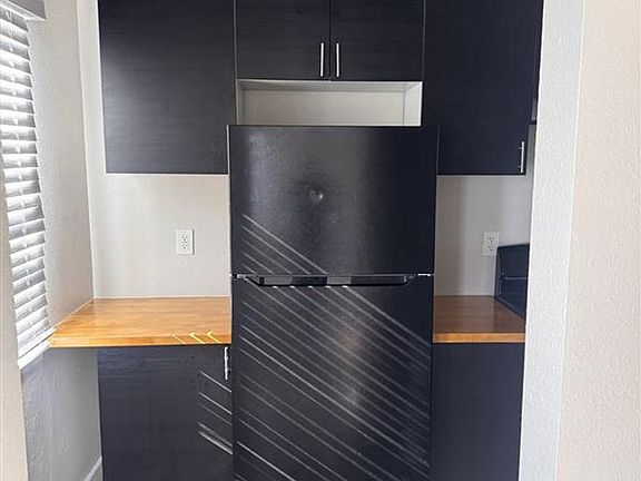 5th image of 1000 Redondo Ave APT 17
