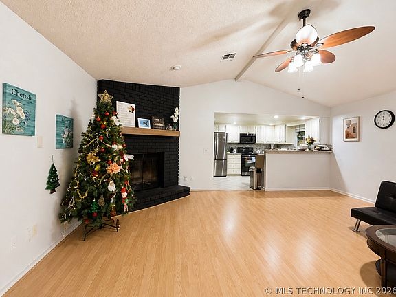 3rd image of 7707 E 89th Pl