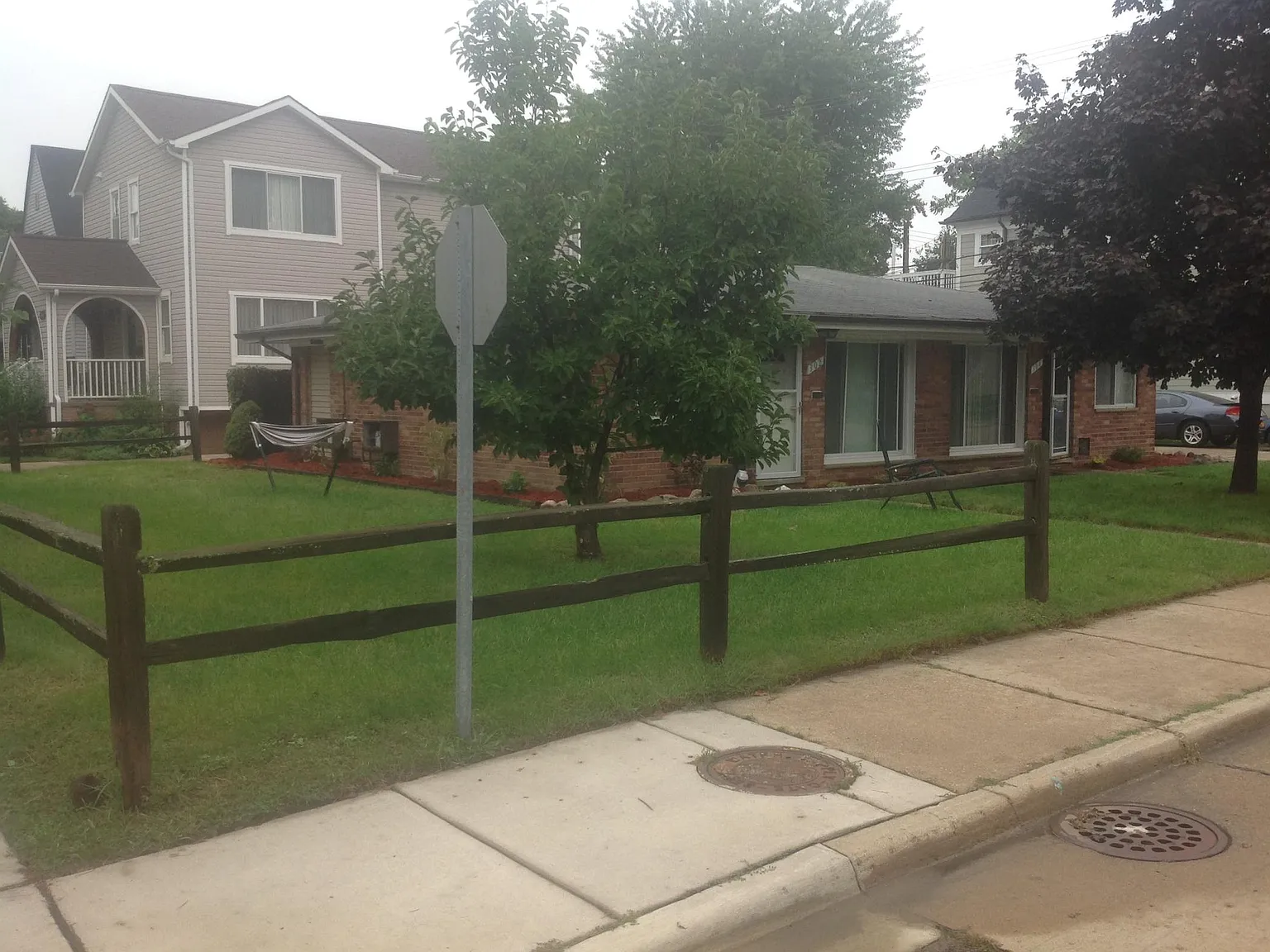 302 Curry Ave — Photo 1