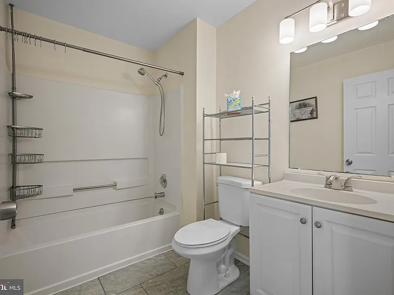 817 Thoreau Ln — Photo 19