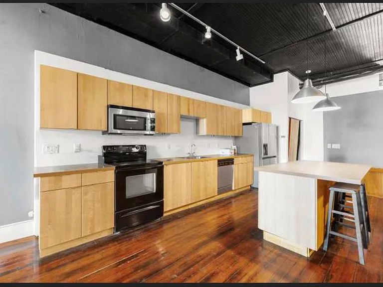 217 W Washington St — Photo 3