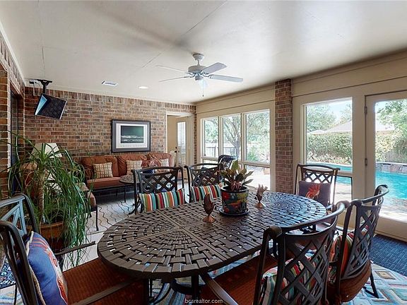 3rd image of 4604 Valleybrook Cir