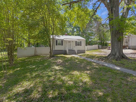 2nd image of 1616 Meadowbrook Cir
