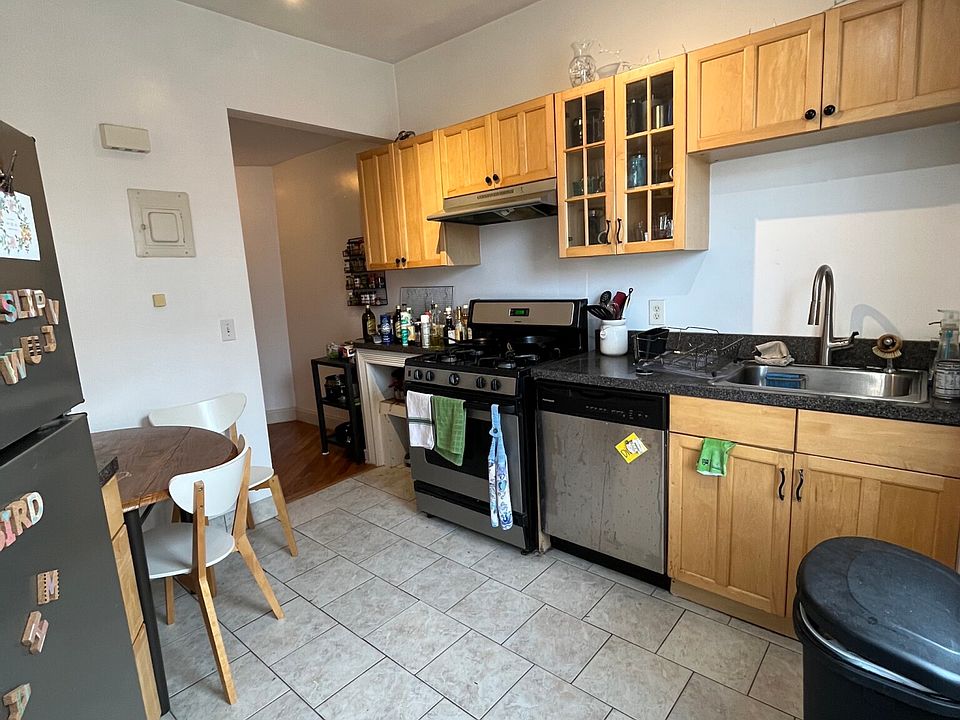 1st image of 136 Sutherland Rd #2