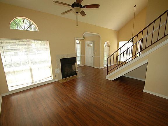 WOOD FLOORS IN THE LIVING & DINING ROOMS