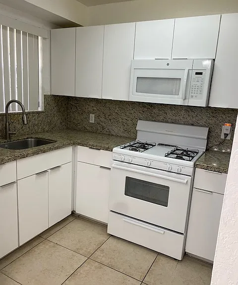 1305 W 53rd St — Photo 9