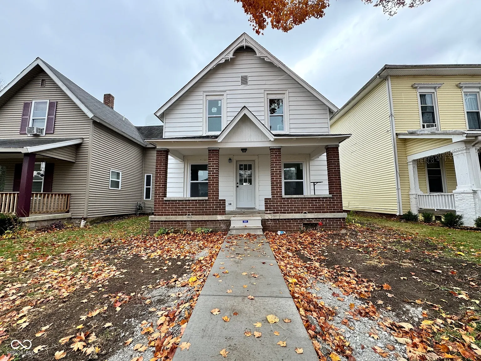 403 E College St photo 1