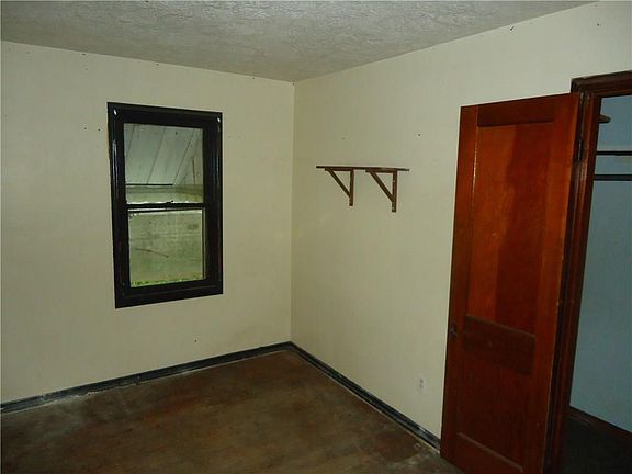 3rd image of 28 McKinley St