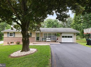 307 Camelot Dr, Stroudsburg, PA 18360