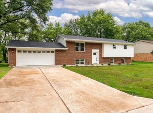 417 Ursula Dr, Lebanon, IL 62254