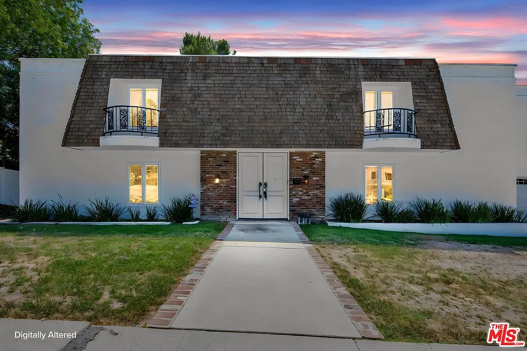 5 bed, 5.0 bath, 5500 sqft, $12,000 — Photo 2