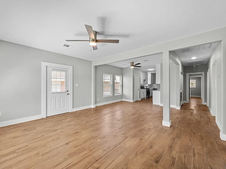3916 Kennon St — Photo 4
