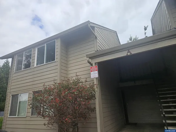 1060 Park Ave APT A2, Woodburn, OR 97071