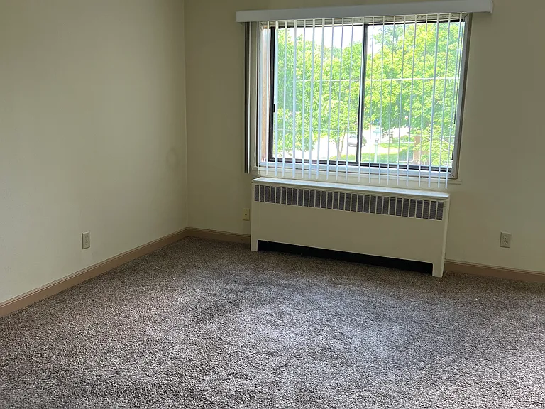 905 Kilian Blvd SE — Photo 29