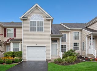 164 Kettles Ln, Medford, NY 11763