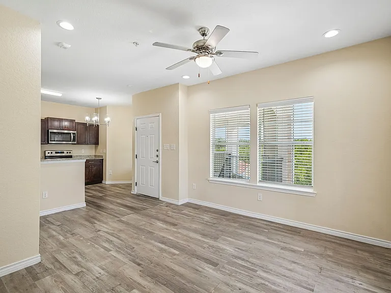 La Marquesa Apartments — Photo 11