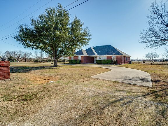 4th image of 3722 Carrie Ln