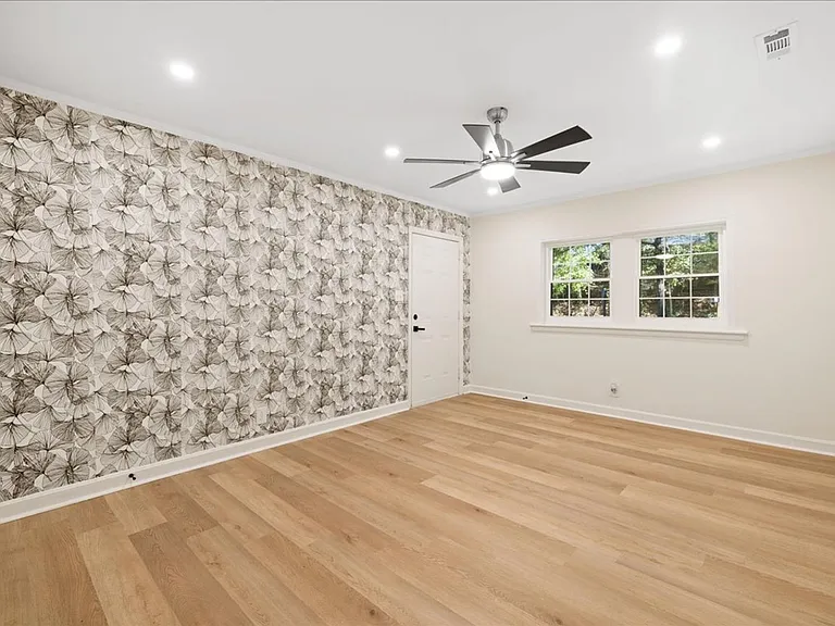 1801 Morehead Ave — Photo 6