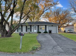 1815 Beach Rd, McHenry, IL 60050