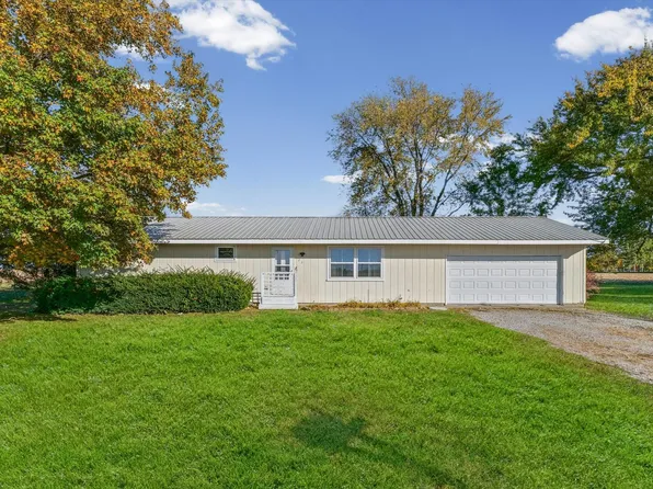 323 N City Line Rd, Newman, IL 61942