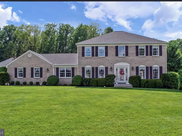1416 Rosewood Hill Dr, Vienna, VA 22182