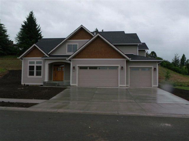 1st image of 855 SE Finch Way