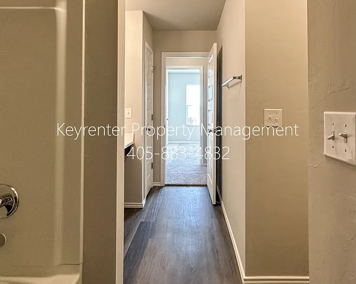 11713 NW 95th St — Photo 12