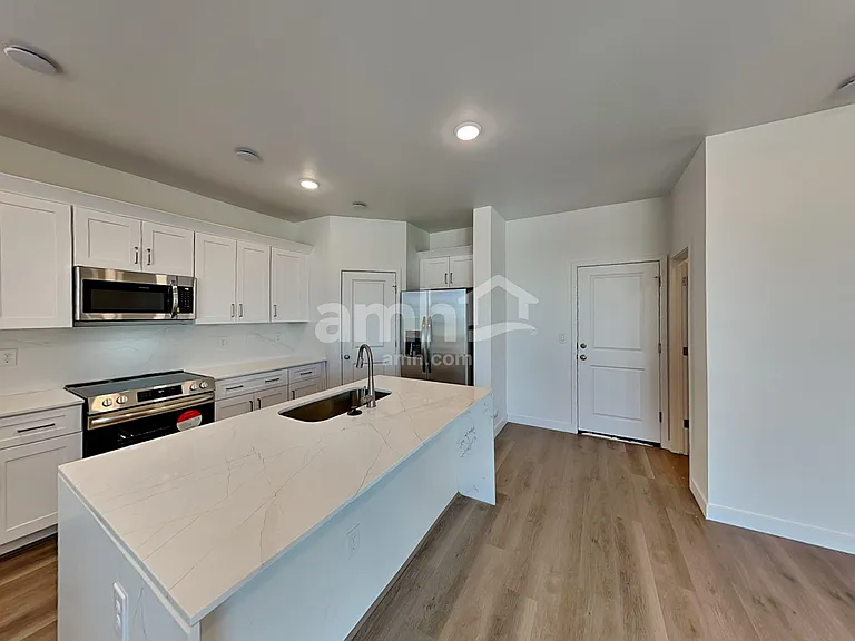 4536 S 98th Ln — Photo 3