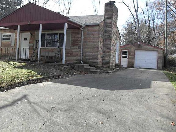 2nd image of 2 Hillcrest Ct