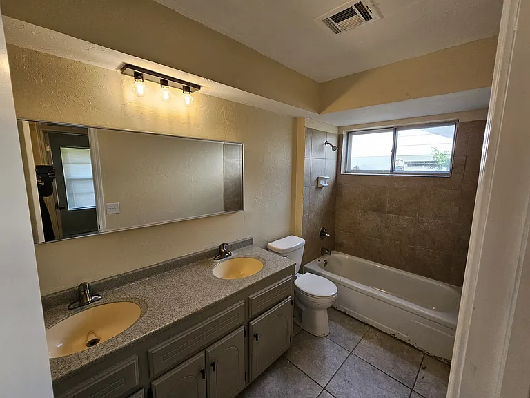 1133 SW 77th Pl — Photo 17