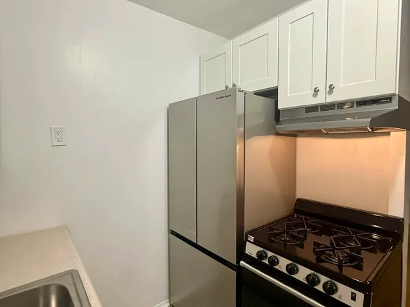 8829 Fort Hamiltn Parkway image 1 of 6